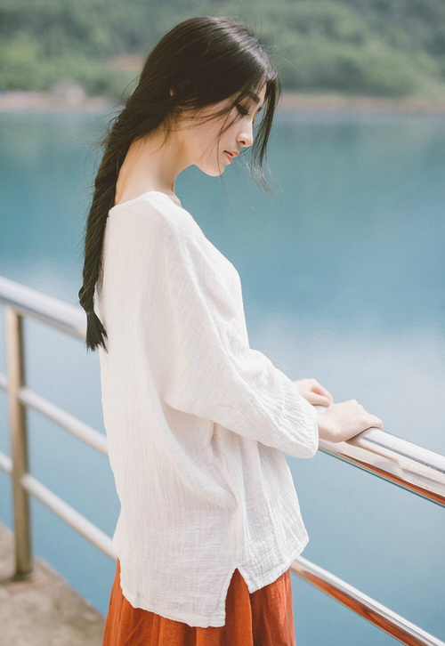 全黑队依靠全员参与防守，极大提升防线稳固性，全黑队服